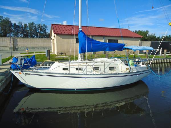 1980 27Ft Hunter Sailboat - BoatNation